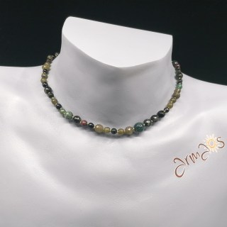 Edelstein Collier Vetiver, handgeknüpft, gehäkelter Verschluss